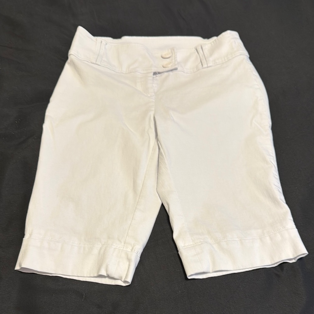 White Lily Morgan Stretch Bermuda Shorts